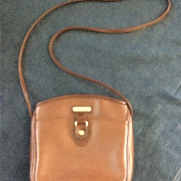 Liz Claiborne Brian leather cross body purse - Picture 5 of 6